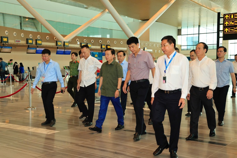 Phó Thủ tướng Trần Hồng Hà thị sát hoạt động của nhà ga T3 - sân bay Tân Sơn Nhất- Ảnh 3.