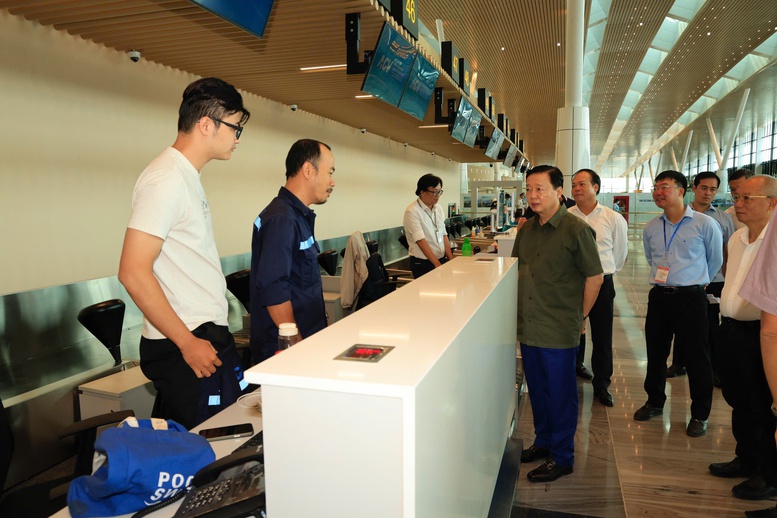 Phó Thủ tướng Trần Hồng Hà thị sát hoạt động của nhà ga T3 - sân bay Tân Sơn Nhất- Ảnh 5.
