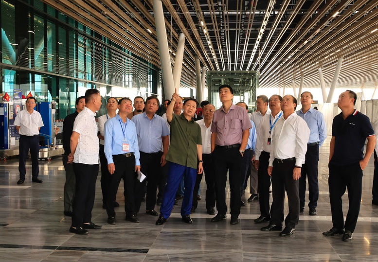 Phó Thủ tướng Trần Hồng Hà thị sát hoạt động của nhà ga T3 - sân bay Tân Sơn Nhất- Ảnh 9.