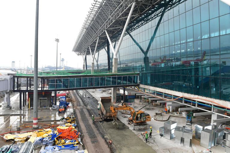 aa1akqis Nhà ga T3 đang được lắp đặt thiết bị. Ảnh: Thanh Tùng