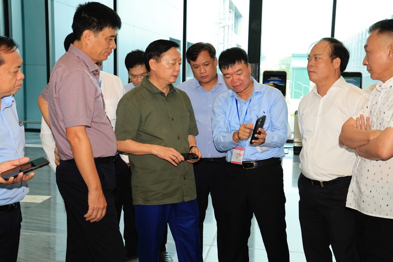 Phó Thủ tướng Trần Hồng Hà thị sát hoạt động của nhà ga T3 - sân bay Tân Sơn Nhất- Ảnh 6.